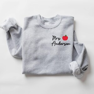 Sudadera personalizada con apellido de profesor, regreso a clases, camiseta de maestra, camiseta personalizada para profesor, agradecimiento al profesor, regalo para profesor imagen 4