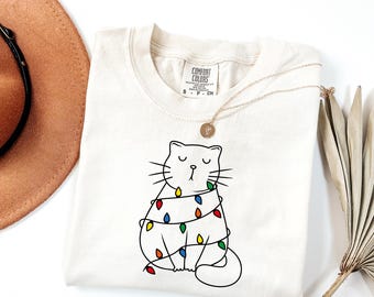Cute Cat Christmas Shirt : Cat Lover Christmas Gift, Festive Holiday Graphic Tee, Xmas Party Outfit
