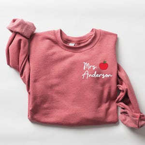 Sudadera personalizada con apellido de profesor, regreso a clases, camiseta de maestra, camiseta personalizada para profesor, agradecimiento al profesor, regalo para profesor imagen 3