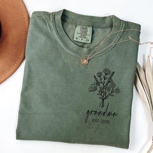 Floral Grandma Est Shirt, Mothers Day Gift For Grandma, Nana Shirt, New Grandma Gift, Grandma Birthday Gift, Grandma Announcement, Gigi Mimi