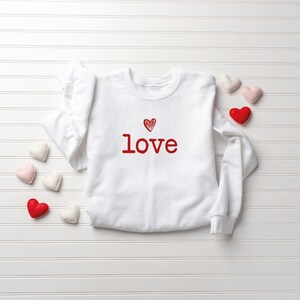 Sudadera con corazones de San Valentín para mujer, sudadera con corazones de San Valentín para maestra, camiseta con corazones para mamá, camiseta del Día de San Valentín imagen 6