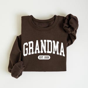Personalize Mom Gift For Grandma Sweatshirt, Mothers Day Gift, Nana Sweater, Gigi Mimi Tia Mommy Outfit zdjęcie 12