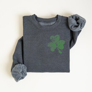 Womens St Patricks Sweatshirt, Retro Shamrock Sweatshirt, Cute Lucky Sweatshirt, Happy Shamrock Shirt, Irish Shirt, Saint Patrick Day Shirt immagine 6