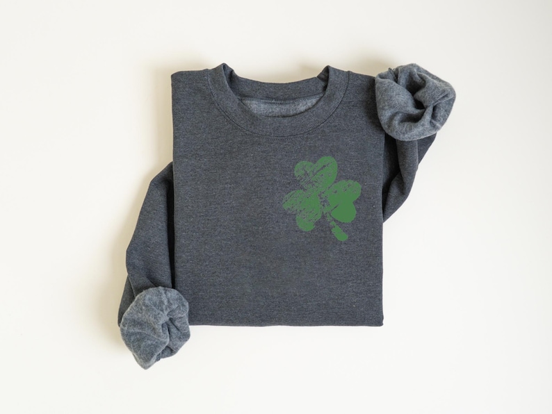 Womens St Patricks Sweatshirt, Retro Shamrock Sweatshirt, Cute Lucky Sweatshirt, Happy Shamrock Shirt, Irish Shirt, Saint Patrick Day Shirt immagine 6