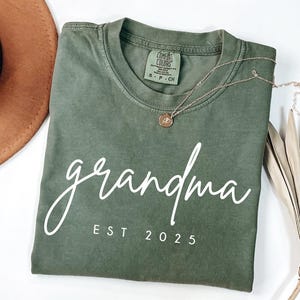 Grandma Est Year Shirt, Mothers Day Gift For Grammy, New Grandma Announcement, Cool Grandmas Shirt, Granny Shirt, Mimi Gigi Tante Nana Shirt