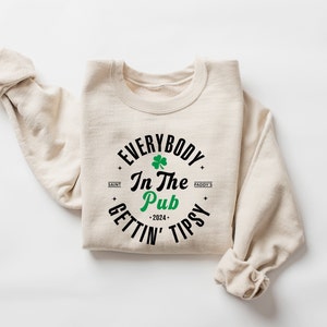 Everybody In The Pub Getting Tipsy Sweatshirt, Funny St Pattys Day Sweatshirt, Cute St Patrick's Day, St. Patrick's Day Gift