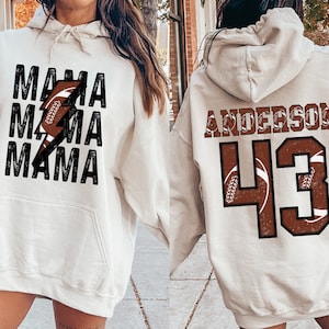 Chemise de maman de football, sweat-shirt de football de maman, chemise de maman de football, cadeau pour maman de football, sweat à capuche de football de maman, maillot de football personnalisé