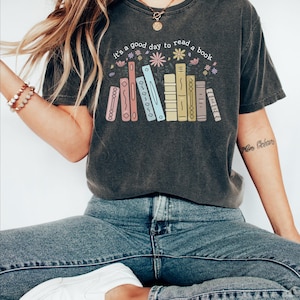 Retro Teacher Shirt, Back To School Teacher Shirt, Bookish Shirt, Book Lover Teacher Shirt, Teacher Appreciation Gift, Team Teacher Shirt image 2