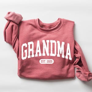 Personalize Mom Gift For Grandma Sweatshirt, Mothers Day Gift, Nana Sweatshirt, Tante Sweatshirt, Tia Sweatshirt, Mommy Sweatshirt,Mama Gift