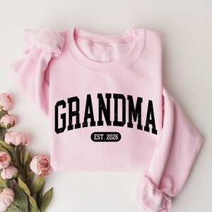 Personalize Mom Gift For Grandma Sweatshirt, Mothers Day Gift, Nana Sweater, Gigi Mimi Tia Mommy Outfit zdjęcie 10