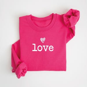 Sudadera con corazones de San Valentín para mujer, sudadera con corazones de San Valentín para maestra, camiseta con corazones para mamá, camiseta del Día de San Valentín imagen 2