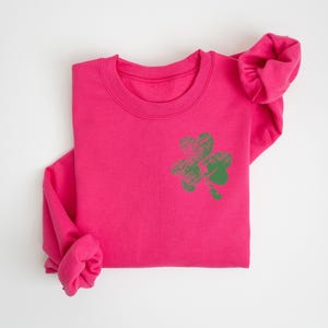 Womens St Patricks Sweatshirt, Retro Shamrock Sweatshirt, Cute Lucky Sweatshirt, Happy Shamrock Shirt, Irish Shirt, Saint Patrick Day Shirt immagine 5