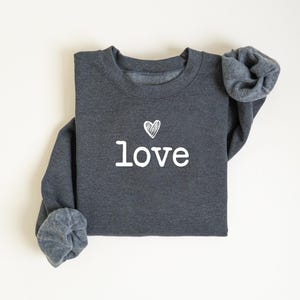 Sudadera con corazones de San Valentín para mujer, sudadera con corazones de San Valentín para maestra, camiseta con corazones para mamá, camiseta del Día de San Valentín imagen 8