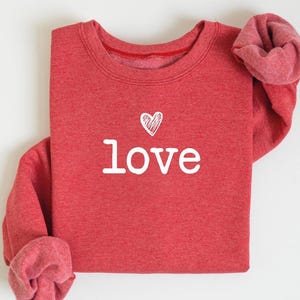 Sudadera con corazones de San Valentín para mujer, sudadera con corazones de San Valentín para maestra, camiseta con corazones para mamá, camiseta del Día de San Valentín imagen 1