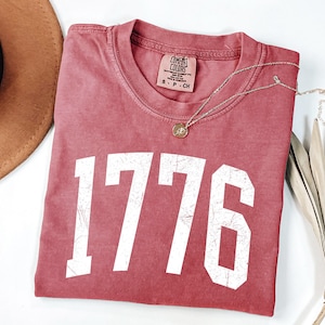 Camiseta retro de EE. UU. de 1776, camiseta de EE. UU. para mujer, camiseta del 4 de julio, camiseta de Estados Unidos, camiseta del Día Patriótico, camiseta del 4 de julio para mujer, camiseta con la bandera estadounidense imagen 1