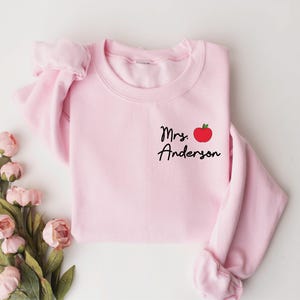 Sudadera personalizada con apellido de profesor, regreso a clases, camiseta de maestra, camiseta personalizada para profesor, agradecimiento al profesor, regalo para profesor imagen 5