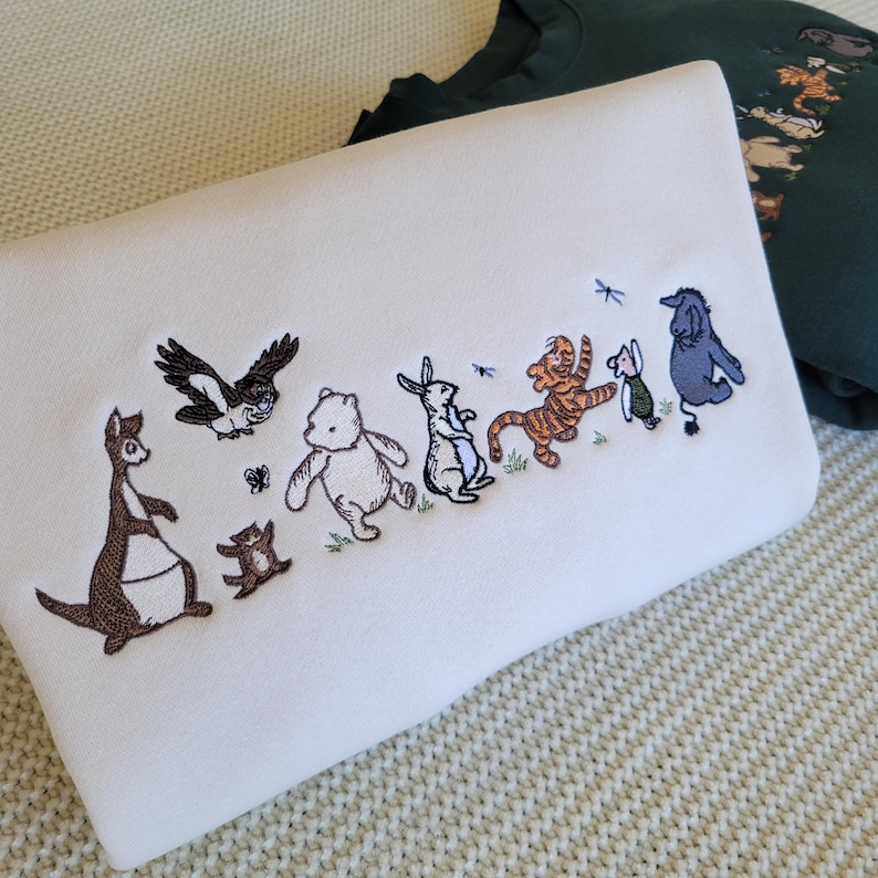Geborduurde klassieke Winnie The Pooh-ronde hals | Vintage Pooh-personages afbeelding 4
