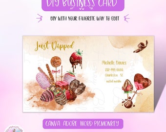 Könnte beinhalten: Eine Visitenkartenvorlage für ein Geschäft mit Schokoladen-Erdbeeren namens "Just Dipped". Die Karte zeigt eine Aquarell-Illustration von Schokoladen-Erdbeeren, Schokoladen-Brezeln und Schokoladen-Cake-Pops. Die Karte enthält auch den Firmennamen, den Namen des Inhabers, die Telefonnummer, die Stadt, den Bundesstaat und die Social-Media-Informationen. Der Text "Edit in Minutes no waiting on Designer" und "Designed by Honey Bloom Design" ist ebenfalls auf der Karte enthalten.