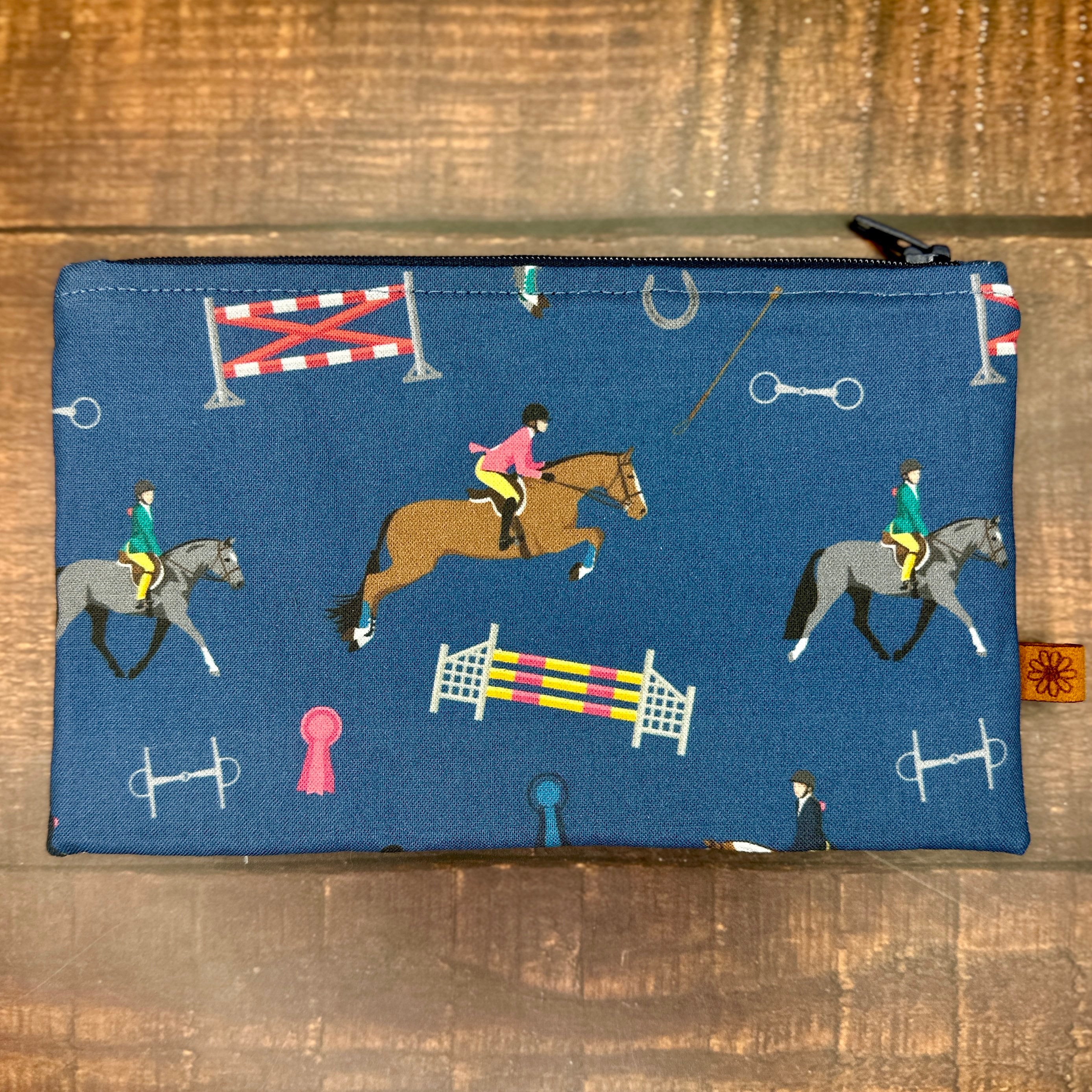 Hermès 2019 pre-owned Horse Print Cosmetic Bag - Farfetch