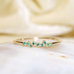 Dainty Emerald Ring / Emerald Cluster Ring / 14k Gold Emerald Ring / Genuine Emerald Ring / Natural Emerald Jewelry / Stacking Ring / Fine