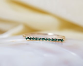 Natural Emerald Ring in 14k Gold / Round Emerald Anniversary Band / Emerald Alternating Wedding Ring / May Birthstone / Natural Emerald Ring