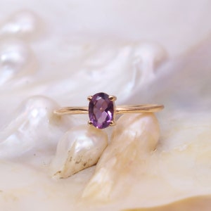 Amethyst Ring / 14k Gold Amethyst Wedding Ring /  Anniversary Ring / Oval Amethyst Ring / Stacking Ring / Dainty Ring / Natural Amethyst