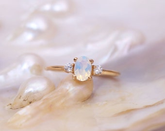 Moonstone and Diamond Ring / 14k Gold Diamond and Moonstone Wedding Ring /  Anniversary Ring / Oval Moonstone Ring / Stacking Ring / Dainty