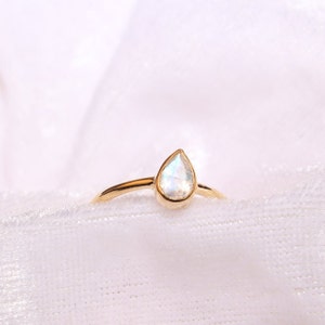 Moonstone Ring / 14k Gold Ring / Pear Moonstone Ring / 14k Solid Gold Ring / Natural Moonstone / Engagement Ring / June Birthstone Ring