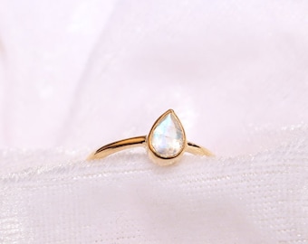 Moonstone Ring / 14k Gold Ring / Pear Moonstone Ring / 14k Solid Gold Ring / Natural Moonstone / Engagement Ring / June Birthstone Ring