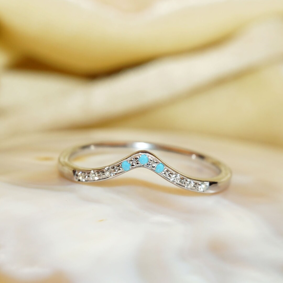 V Ring With Round Diamond and Turquoise Ring in 14k Gold / Diamond V