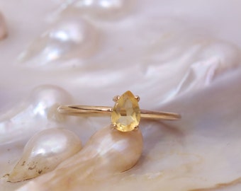 Pear Citrine Ring / 14k Gold Citrine Wedding Ring /  Anniversary Ring / Pear Citrine Ring / Stacking Ring / Dainty Ring / Prong set Ring