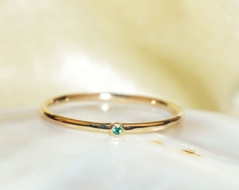 14k Gold Emerald Solitaire Ring / Stackable Emerald Ring / Solid Gold Ring / Wedding Ring / Tiny Emerald Ring / Stacking Ring / Stack Ring