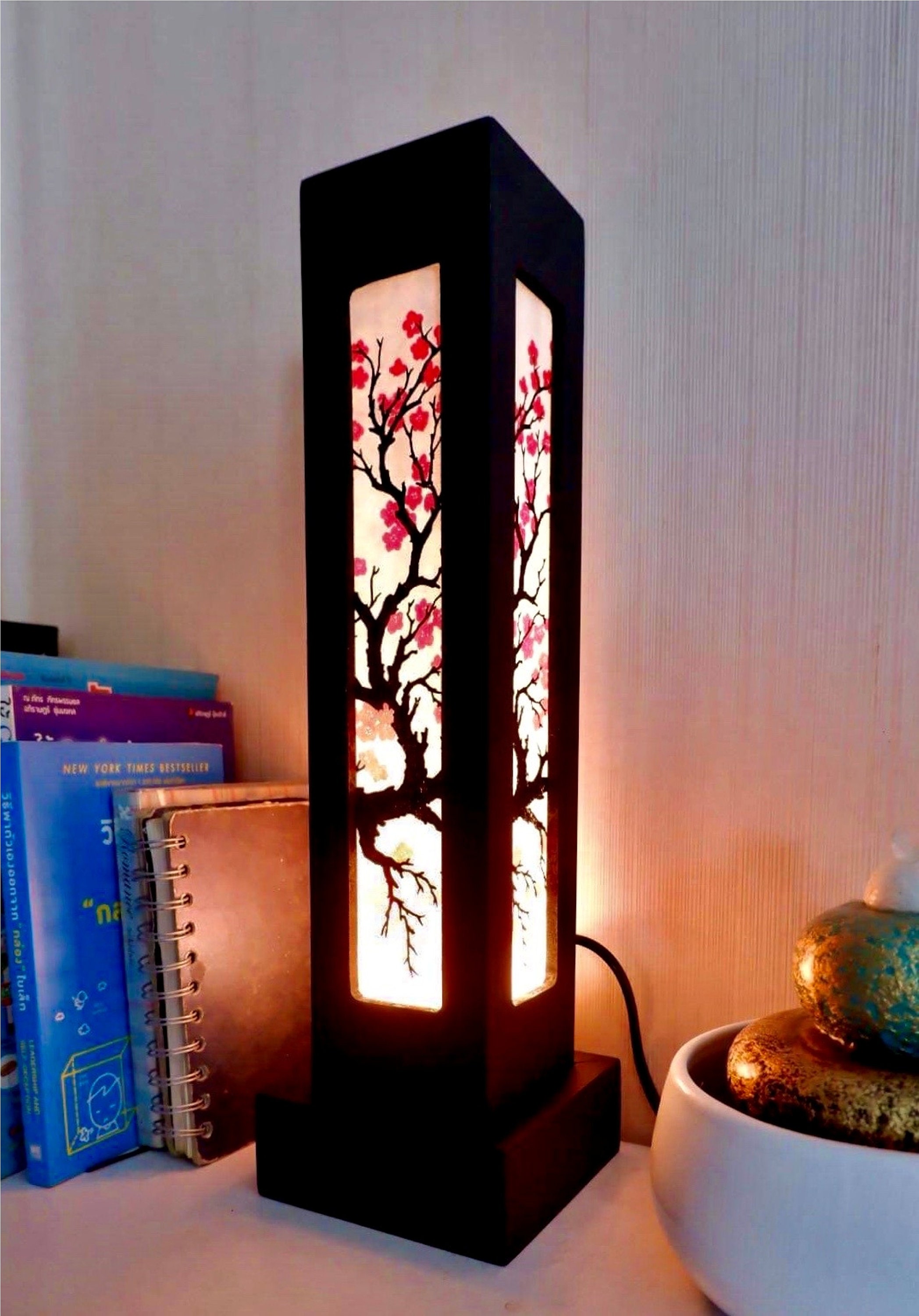 Lampe zen de style chinois avec imprimés fleuris