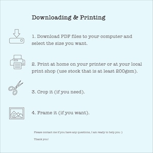 Op de afbeelding: Een zwart-witte illustratie van een downloadpijl, een printer, een schaar en een fotolijst. De tekst luidt "Downloaden & Afdrukken" en somt vier stappen op: 1. Download PDF-bestanden naar uw computer en selecteer de gewenste grootte. 2. Print thuis op uw printer of bij een lokale printshop (gebruik papier van minimaal 200 g/m&sup2;). 3. Knip het bij (indien nodig). 4. Kader het in (indien gewenst).