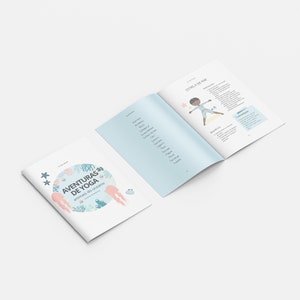 Könnte beinhalten: Ein blaues und weißes illustriertes Buch mit dem Titel "Aventuras de Yoga: animais do oceano" mit einer farbenfrohen Illustration einer Qualle und Korallen auf dem Cover.