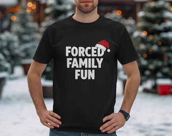 T-shirt med tvingande familjekul: Komfortfärger, jultomtehatt, högtid