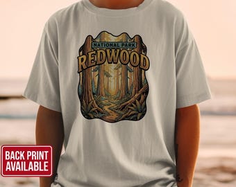 Redwood T-shirt: Nationalparkkläder, Skogsträdgrafik, Naturdesign