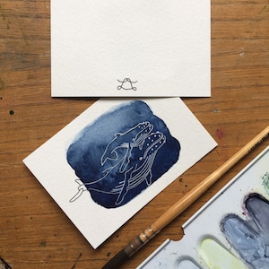 Blauwal Illustration Aquarell auf kleiner Karte | Als Lesezeichen, Geschenkanhänger oder Grußkarte - handgemaltes Original