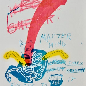 Puede incluir: Un esqueleto azul y blanco con una cabeza de gato rosa y blanca en la parte superior. El esqueleto está extendiendo los brazos con manos amarillas. El texto "MASTER MIND" está escrito en azul sobre el esqueleto. El texto "FORGOT TO SEE AS A FAILURE" está escrito en azul debajo del esqueleto. El texto "CHECK REALITY" está escrito en azul sobre el esqueleto. El texto "CORPO" está escrito en azul sobre el esqueleto. El texto "17" está escrito en azul debajo del esqueleto.