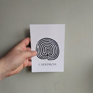 Estampado Mini Caerdroia. Impreso en tarjeta reciclada tamaño postal A6.