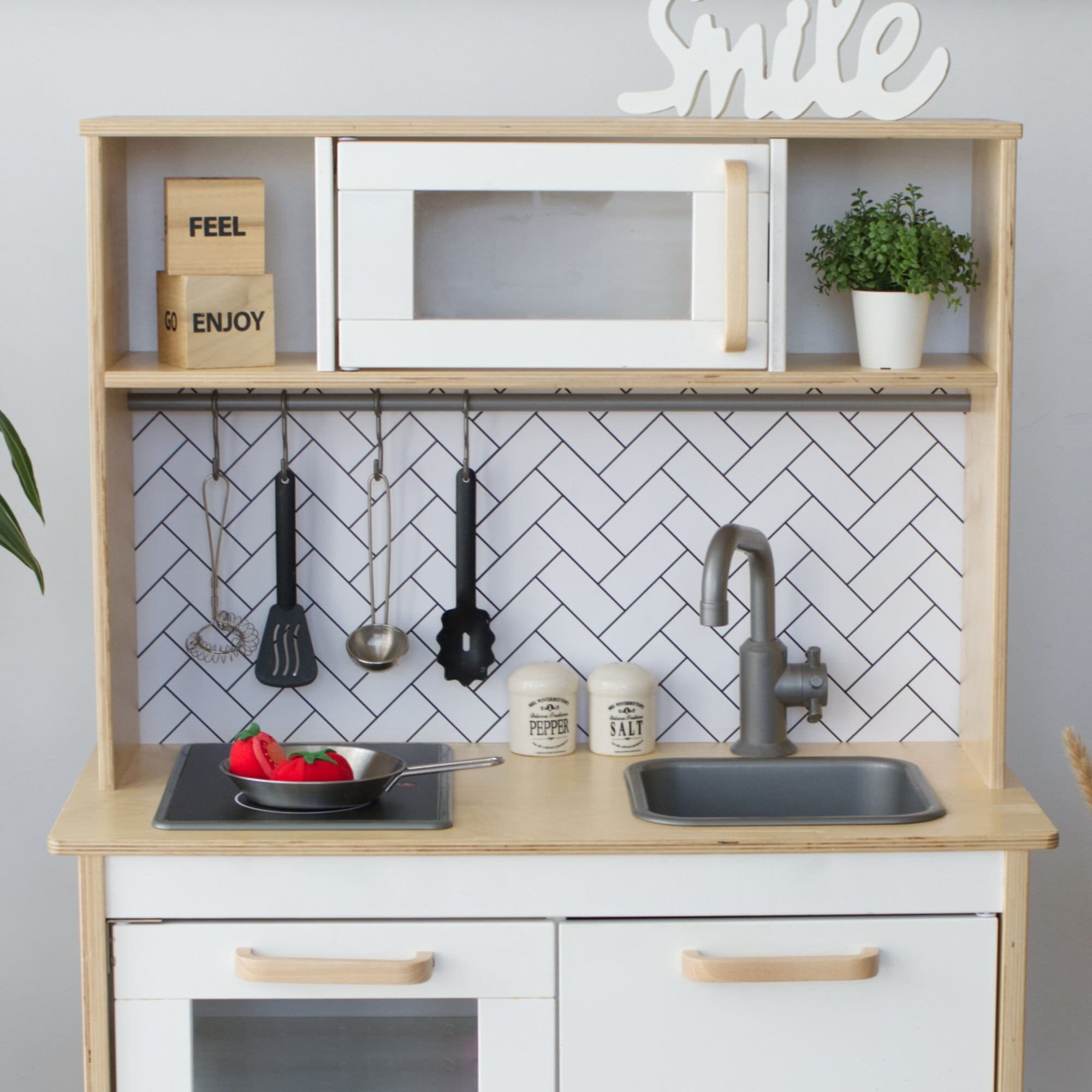 Backblech mit Chevron-Aufhängung für IKEA Duktig Spielküche