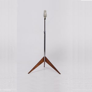 Microphone stand