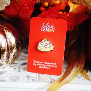 Cinnamon Roll / Bun hard enamel pin | autumn | fall