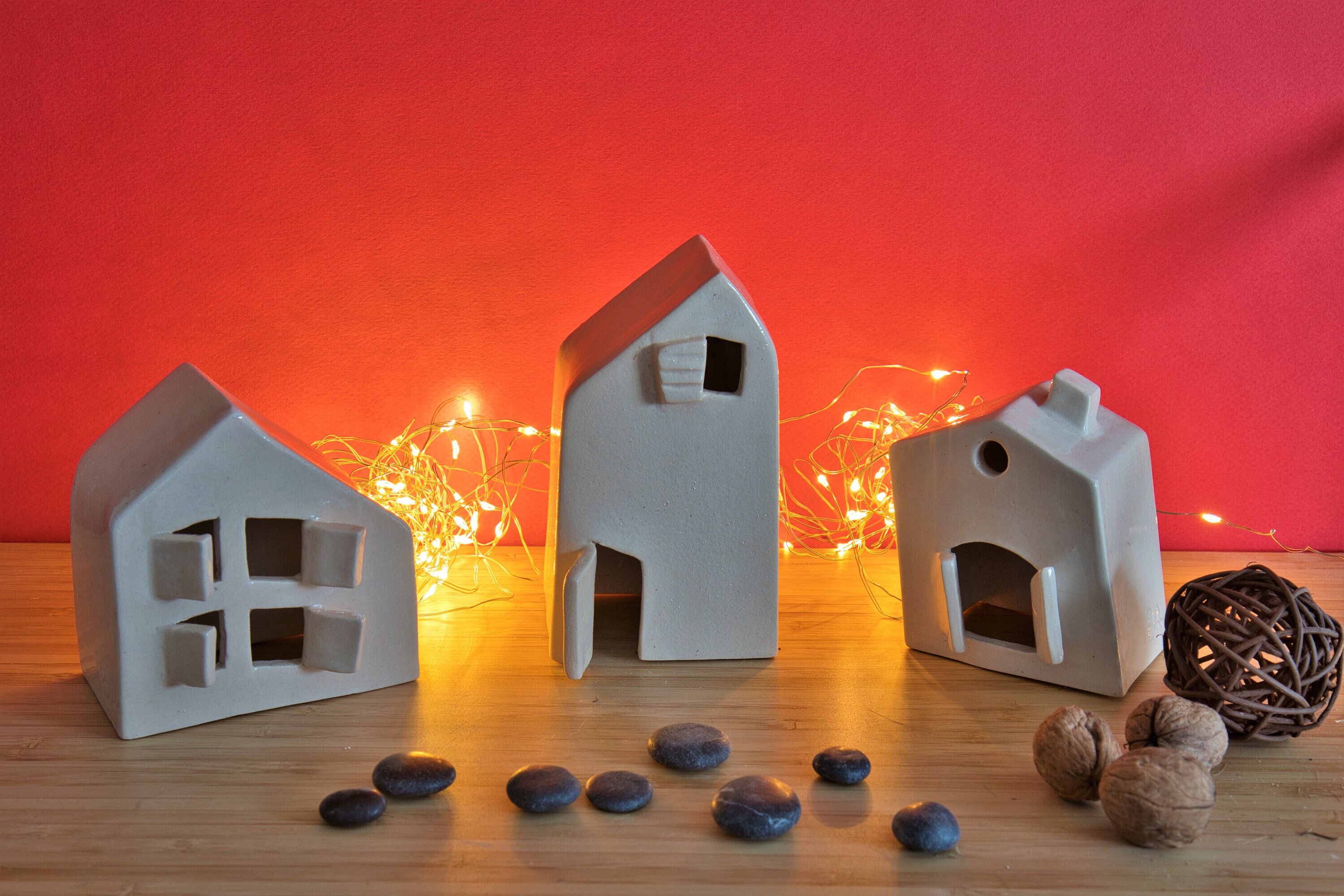 Trois Petites Maisons Destructurées Décoratives en Céramique