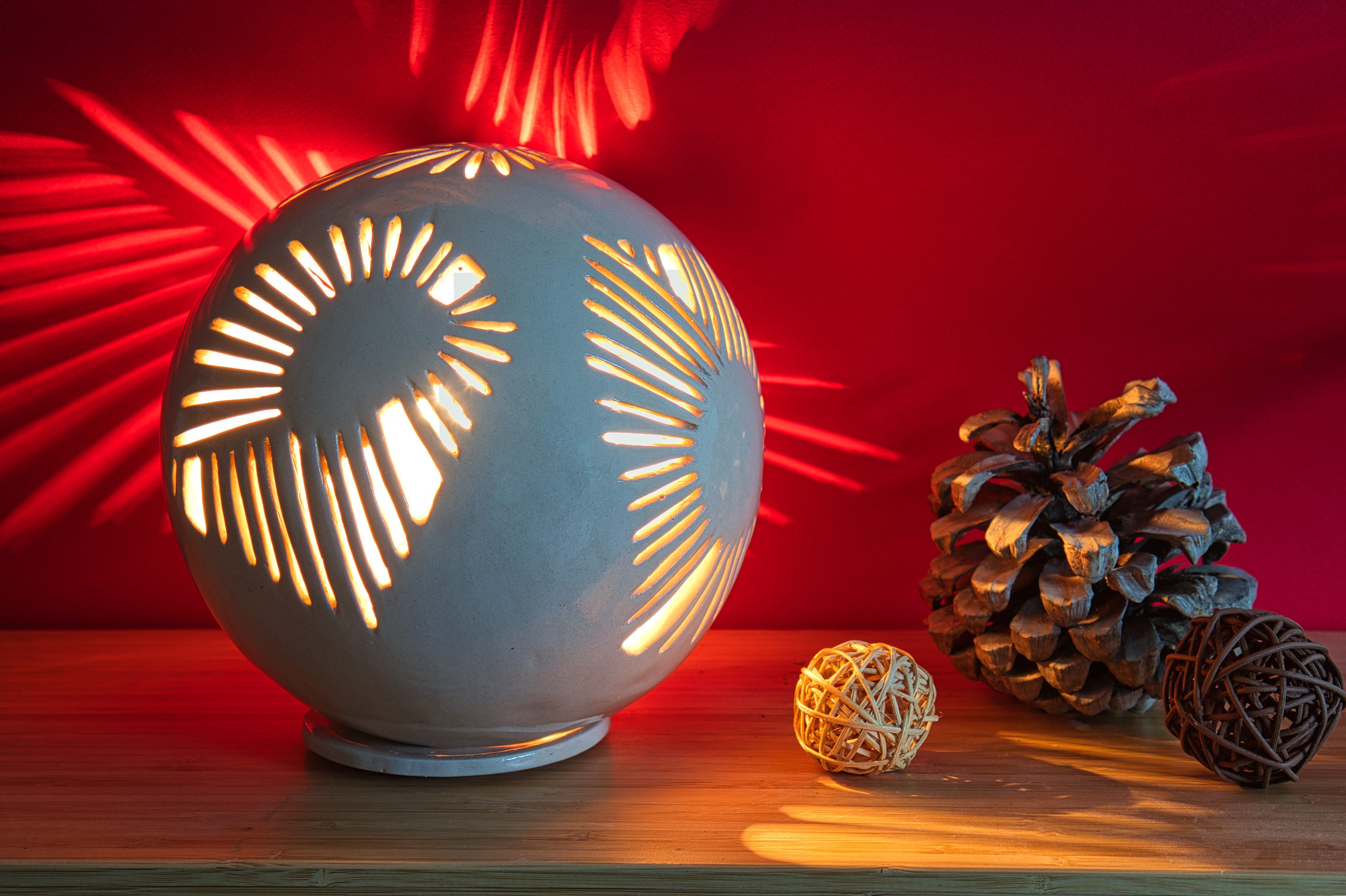 Lampe Boule avec Motifs Stylisées en Céramique