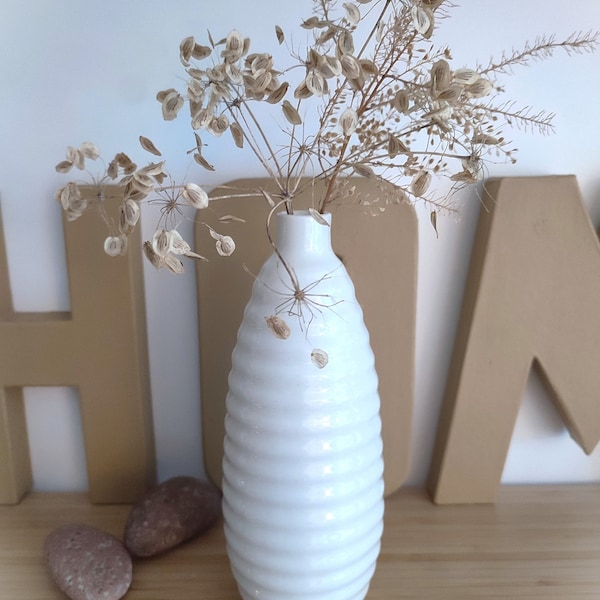 Vase original blanc réalisé en céramique