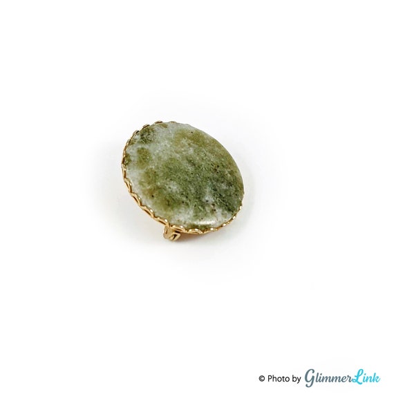 Vintage Mid-Century Jade Cabochon Gold Tone Brooch - image 3