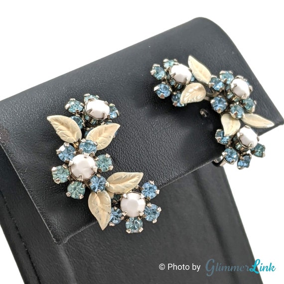 Vintage Floral Blue and White Silver Tone Clip On… - image 2