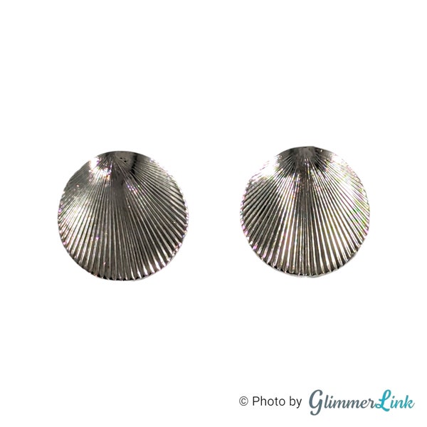 Vintage 80s Monet Ribbed Textured Seashell Silver Tone Clip On Earrings