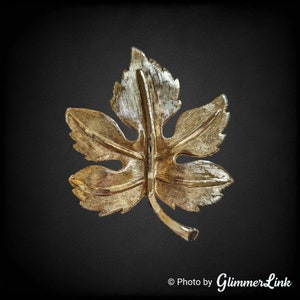 Vintage Textured Maple Leaf Gold Tone Autumn Fall Brooch Pin
